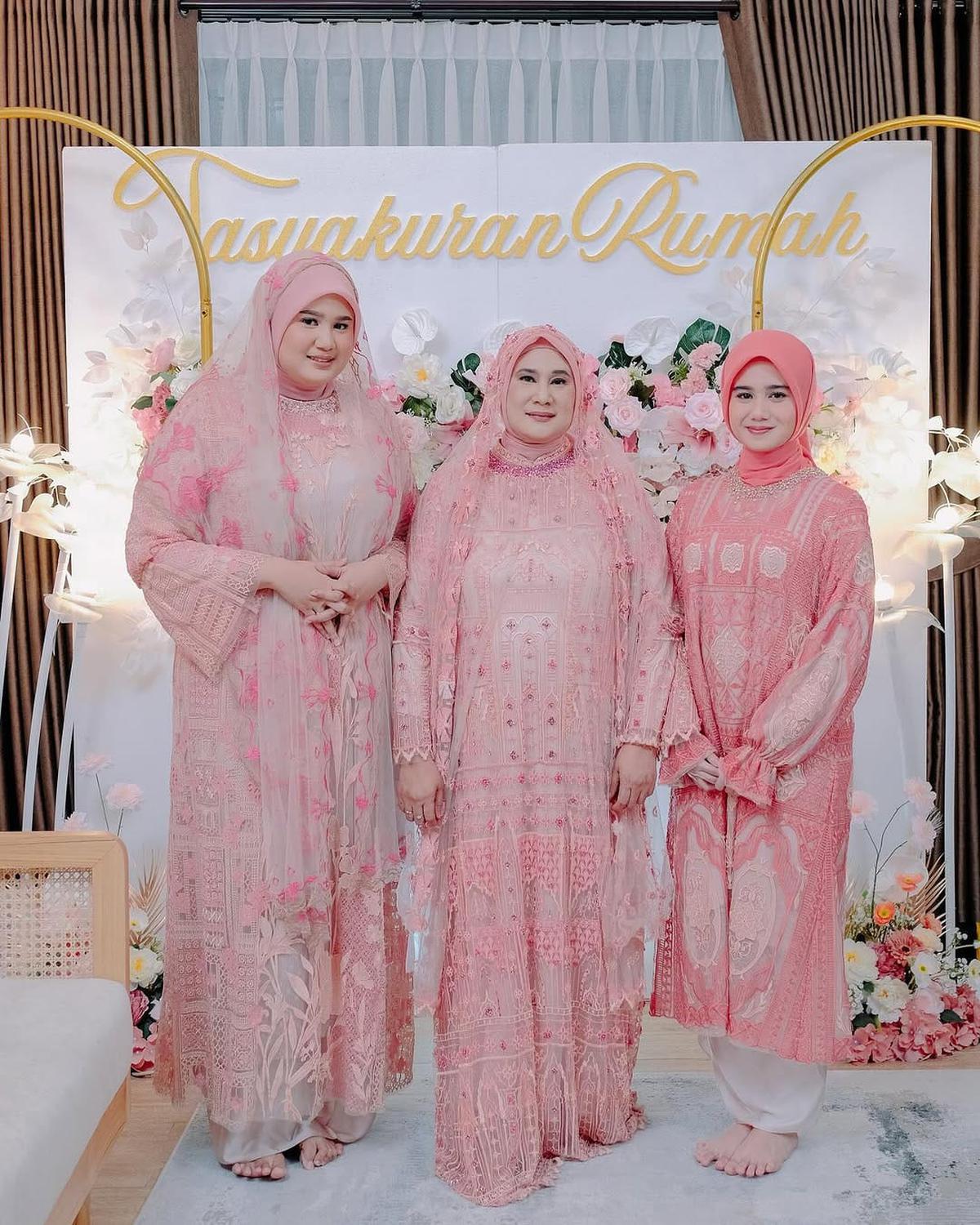 Potret Tasyakuran Rumah Tissa Biani, Sekalian Kumpul Keluarga dan Ditemani Dul Jaelani