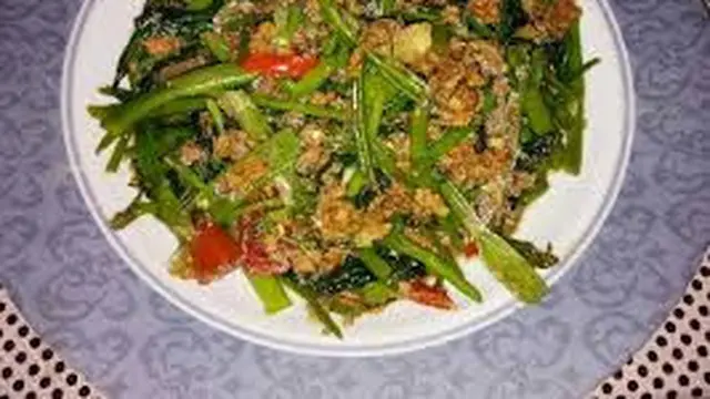 Tumis kangkung oncom