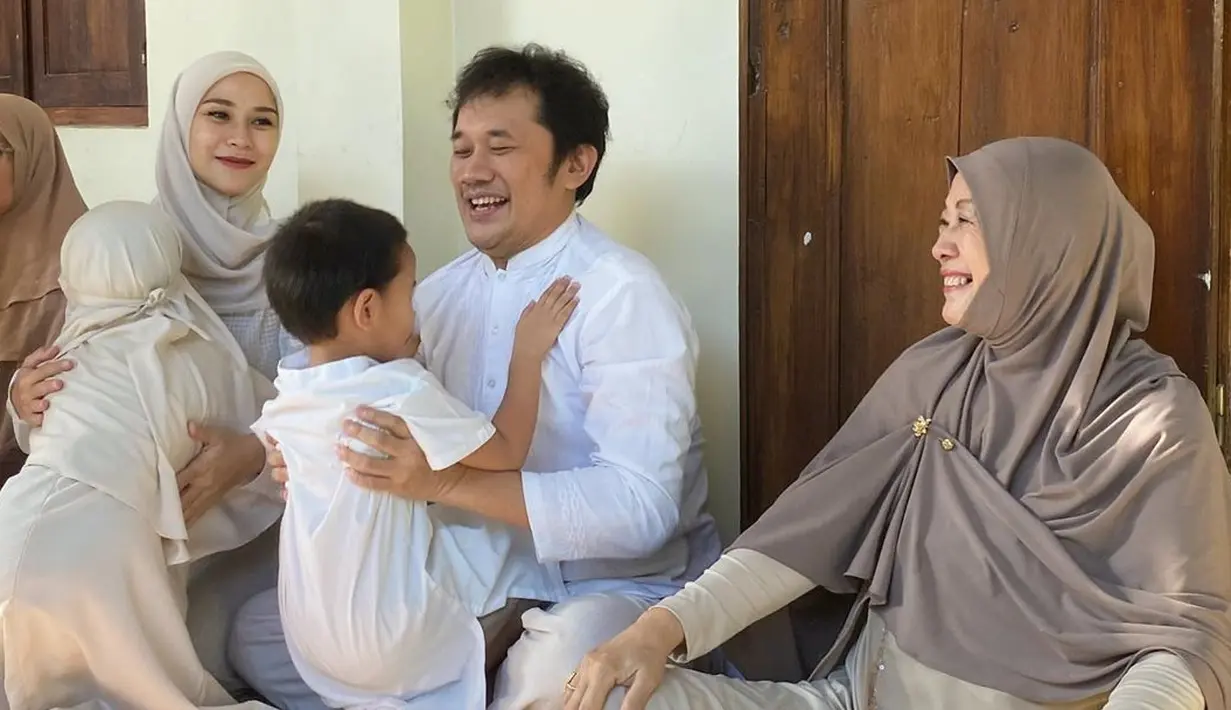 Hanung Bramantyo dan Zaskia Adya Mecca (Instagram/zaskiadyamecca)