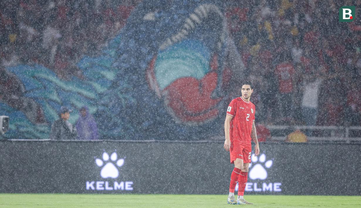 <p>Pemain Timnas Indonesia, Kevin Diks, saat melawan Jepang pada Kualifikasi Piala Dunia 2026 Zona Asia di Stadion Gelora Bung Karno, Senayan, Jakarta, Jumat (15/11/2024) malam WIB. (Bola.com/Bagaskara Lazuardi)</p>