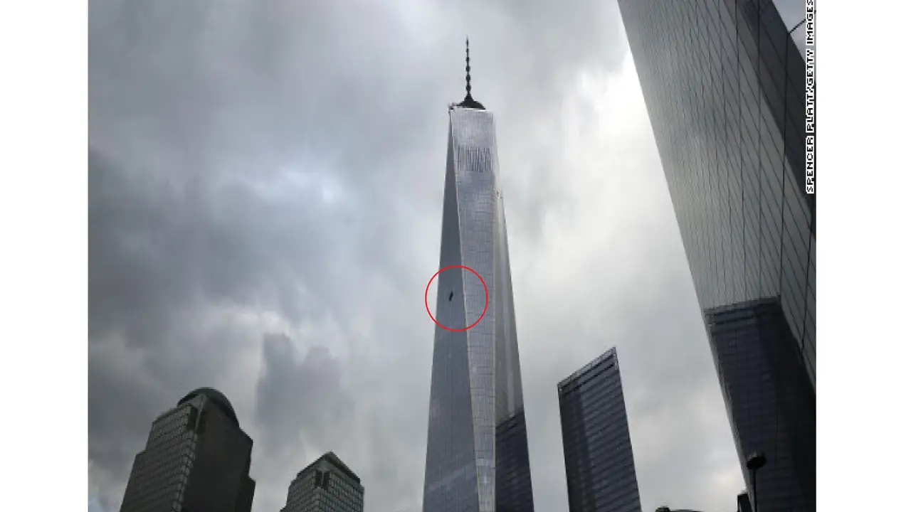 Pembersih jendela di One World Centre, Manhattan, Amerika Serikat. (CNN)