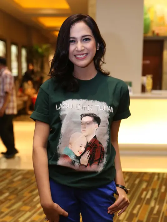 Meski tengah mempersiapkan segala sesuatu untuk pernikahan, Nina masih tetap disibukan dengan kegiatan di dunia entertaimen. (Nurwahyunan/Bintang.com)