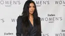Meski senang akan mendapatkan anak ketiganya, Kim Kardashian tetap merasa sedih karena tak bisa hamil secara normal. (ANGELA WEISS / AFP)