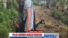 Polisi menurunkan pasukan lebih banyak dan berhasil mengevakuasi pelaku. Dari penangkapan pelaku polisi menyita 10 bungkus narkoba jenis sabu-sabu sebagai barang bukti.