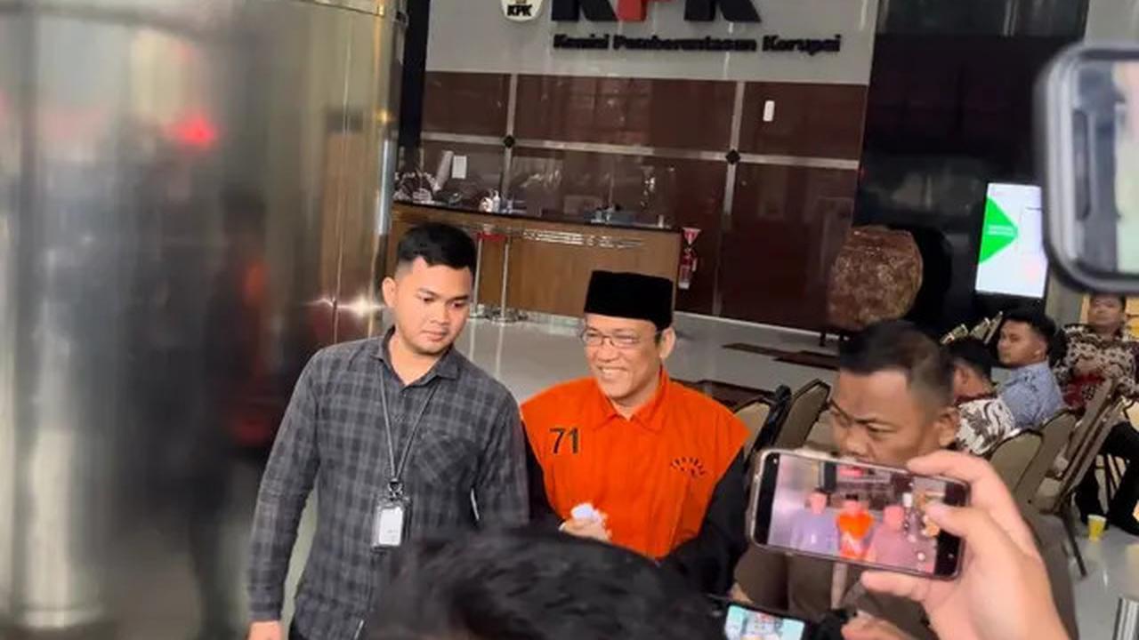 Gaya Baru Eks Wamenaker Noel, Pakai Peci Usai Dua Pekan jadi Tersangka: Biar Keren
