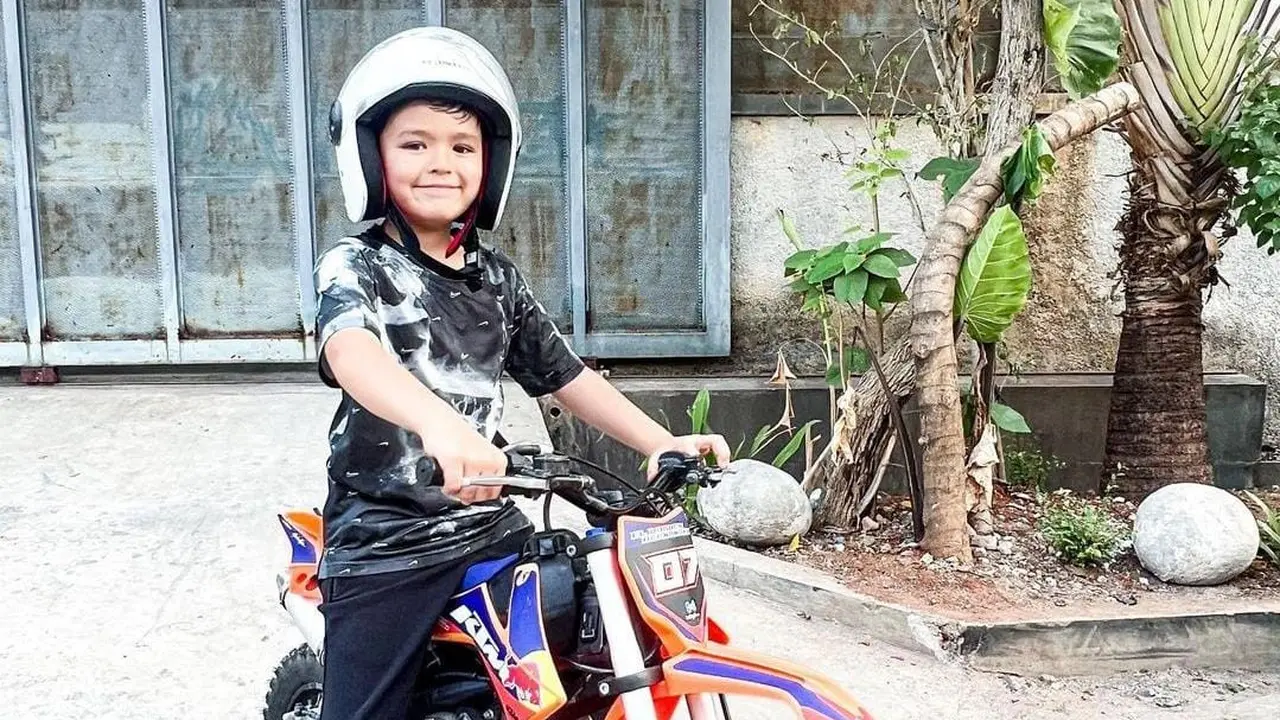 El Barack naik motor trail kecil