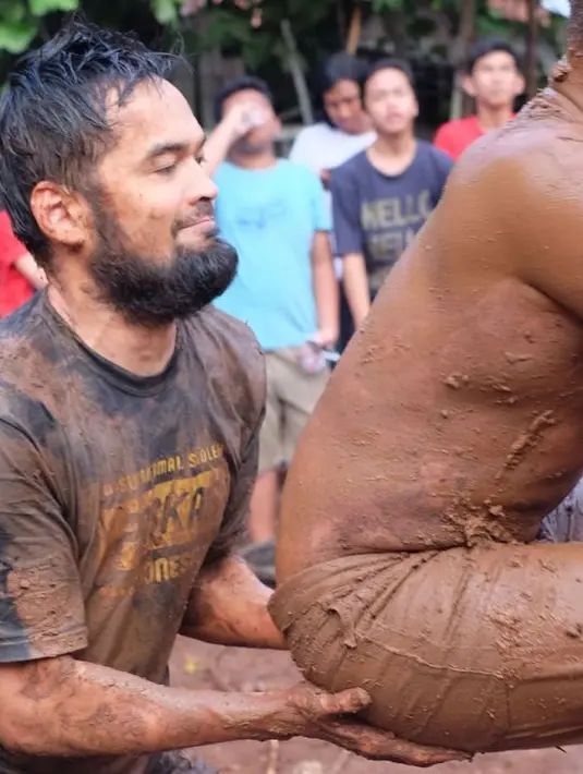 Teuku Wisnu Panjat Pinang (Instagram/teukuwisnu)