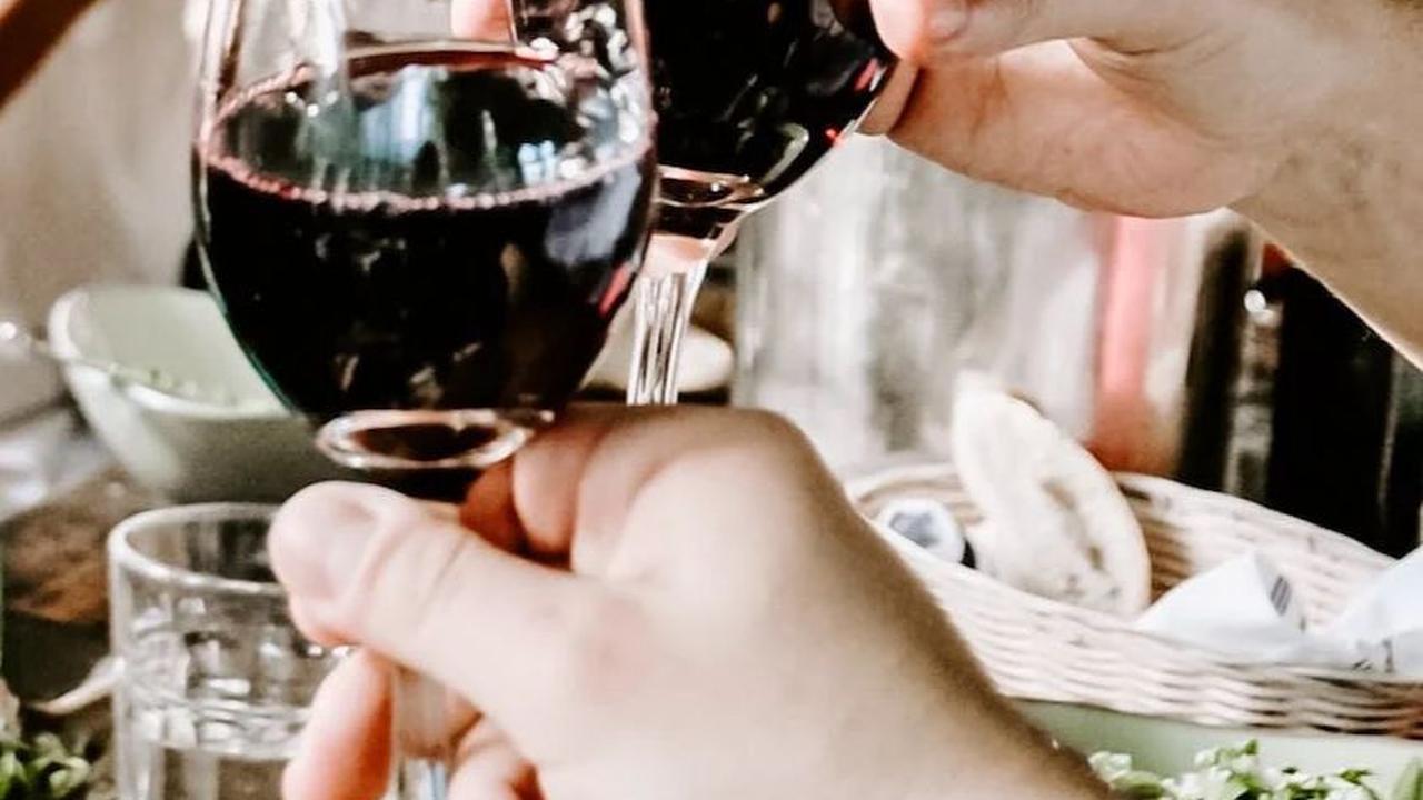 Dengan pemahaman yang terus berkembang, mungkin kita dapat mengubah pandangan kita terhadap makanan sehari-hari dan memperbaiki kebiasaan makan untuk menciptakan masyarakat yang lebih sehat secara keseluruhan.