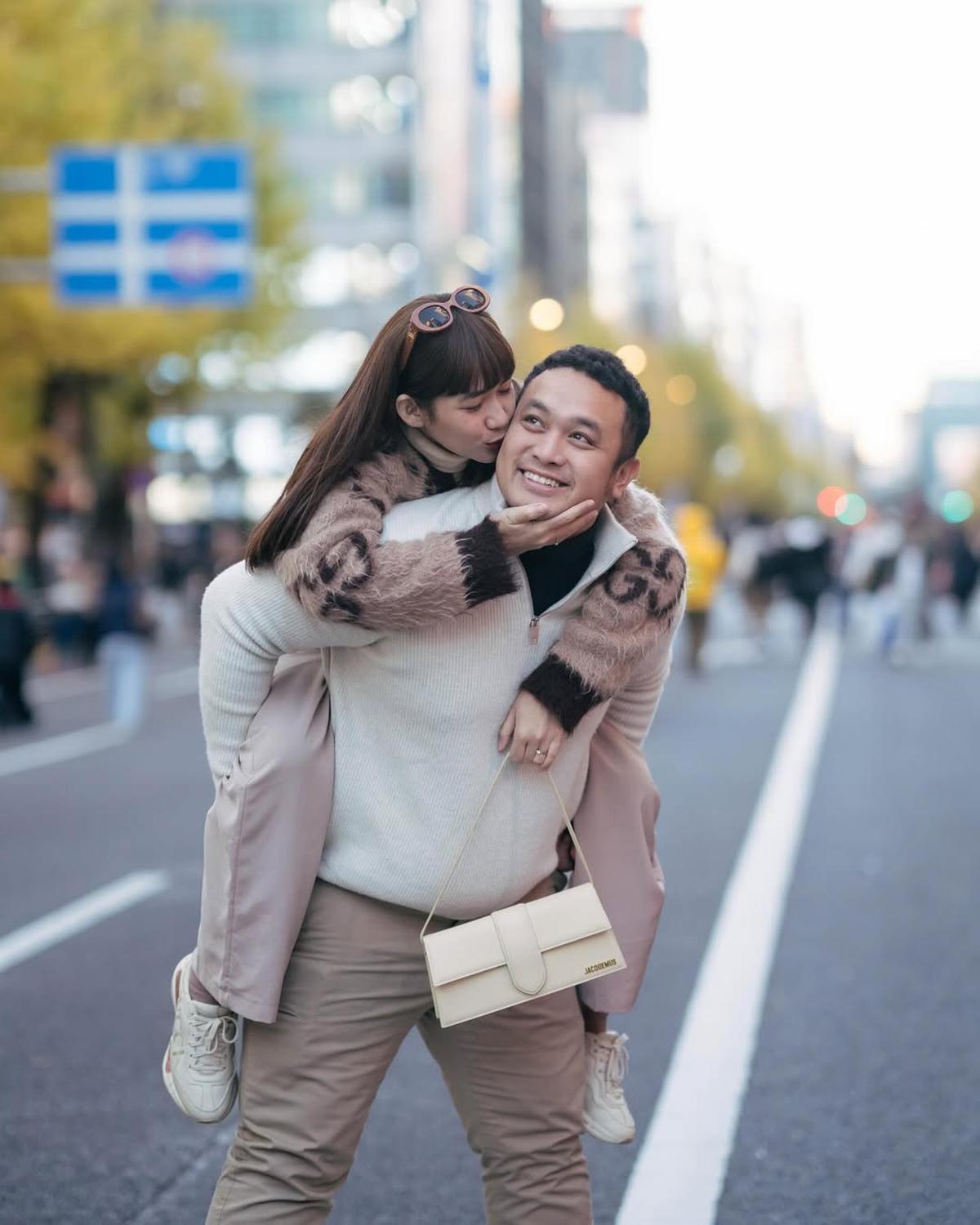 Potret Gilang Dirga dan Adiezty Fersa Liburan ke Jepang Tanpa Anak, Sempat Nangis saat ke Bandara