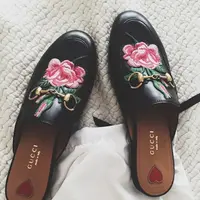 Mules shoes yang bikin penampilan jadi kece banget. (sumber foto: dallasshaw.com/pinterest)