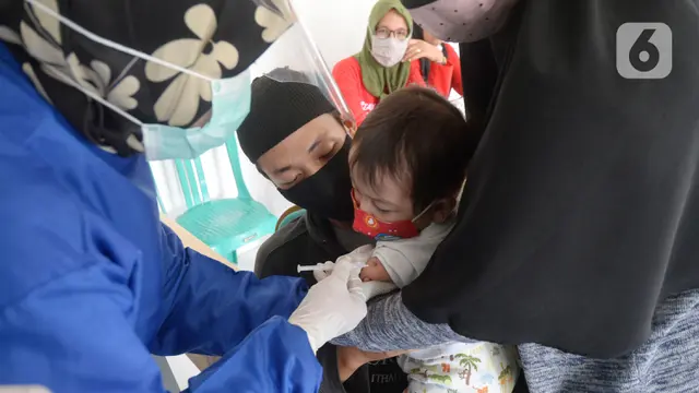 Anak-Anak Saat Divaksin Campak Hingga Polio