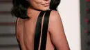 Aktris Vanessa Hudgens saat berpose di  pesta Piala Oscar 2016, Beverly Hills, California, Minggu (28/2). (REUTERS / Danny Moloshok)