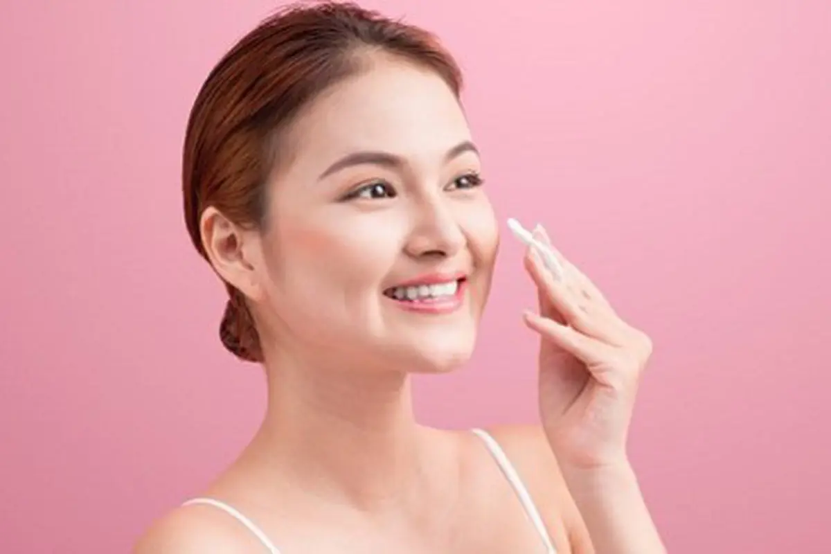 Facial mist homemade/copyright Shutterstock.com