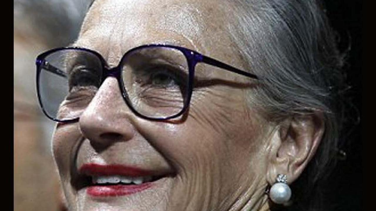 Saat ini dia mendirikan dan menjabat sebagai ketua Museum Seni Amerika Crystal Bridges. Harta kekayaan yang dimiliki Alice sebesar USD 63,1 miliar atau Rp 965 triliun.