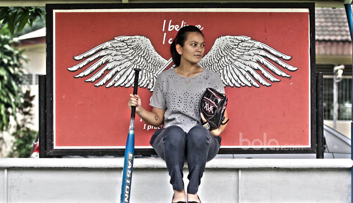 Membawa tim DKI Jakarta menadi Juara 1 dan meraih medali emas pada PON XIX 2016 di Bandung  sebagai kapten tim. (Bola.com/Nicklas Hanoatubun)