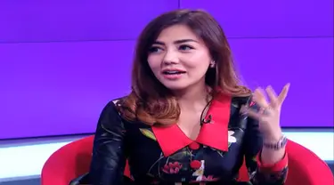 Banyak rumors yang berkembang terkait penyebab perceraian. Di acara Dear Haters, Bella Shofie berterus terang beberapa hal yang membuat dirinya terpaksa mengajukan gugatan cerai