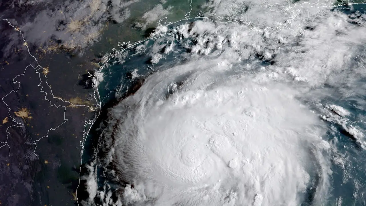 Puluhan Ribu Warga Texas Dievakuasi Jelang Topan 'Monster' Harvey