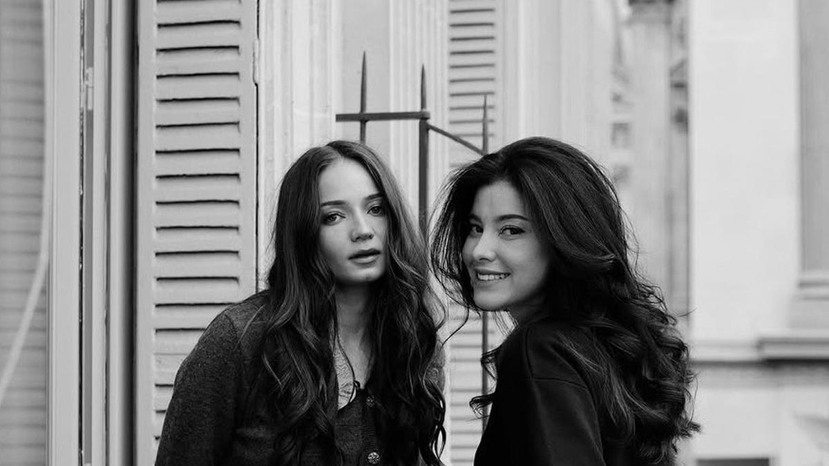 Foto Medina Dina dan Enzy Storia Jepretan Gading Marten, Kenang Momen di Paris