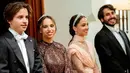 Sementara dua adik Pangeran Hussein, Putri Iman dan Putri Salma tampak bersinar dalam balutan gaun berkilauan. [Foto: IG/queenrania].
