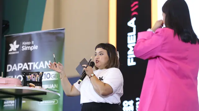 Tutorial Morning Glow Look dari MUA Lizzie Para, Makeup Sat Set untuk Kulit Kering di Fimela Day 2024