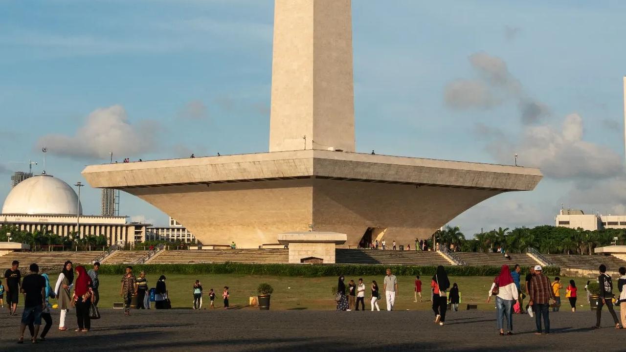 Madiun Kota Replika, Setelah Bangun Miniatur Ka'bah hingga Kereta Cepat Kini Kebut Monas