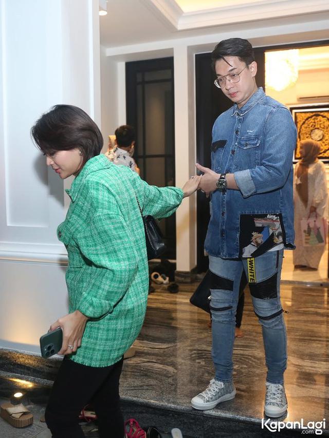 Wika Salim dan Max Adam