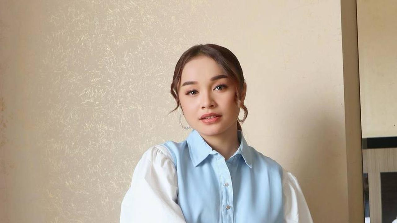 Tasya Rosmala Tampil Tenang