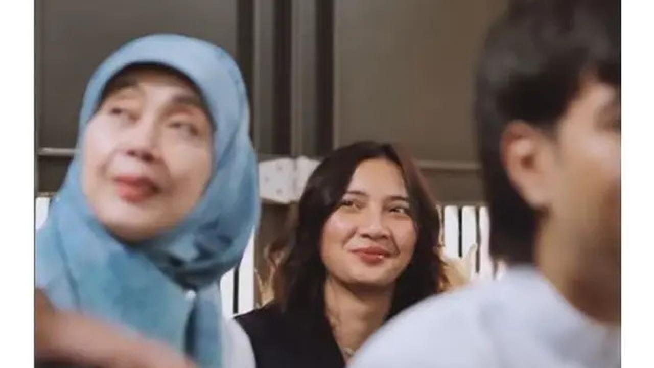 6 Potret Vidi Aldiano Ngabuburit Khotmil Quran Bareng Keluarga, Penuh Kehangatan