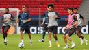 Pemain Bayern Munchen saat mengikuti sesi latihan jelang pertandingan Piala Super Eropa 2020 di Puskas Arena, Budapest, Kamis (24/9/2020). Bayern Munchen akan menghadapi juara Liga Europa, Sevilla. (AFP/Bernadett Szabo)