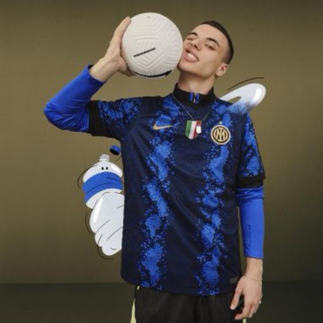 Jersey kandang Inter Milan untuk musim 2021/2022