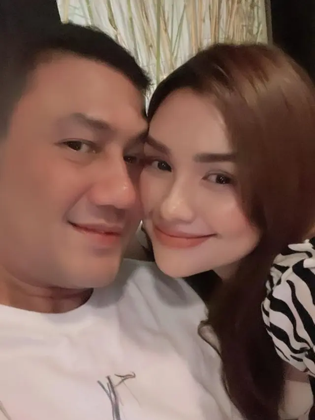 6 Potret Teuku Rafly dan Istri Liburan Berdua di Bali, Mesra Bak ABG Pacaran