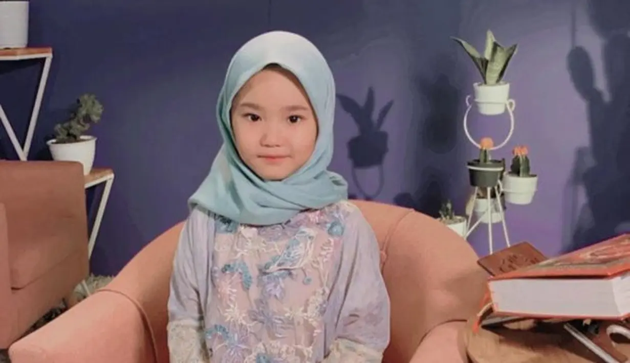 Bilqis Anak Ayu Ting Ting Pakai Hijab (Sumber: Instagram/ayutingting92)