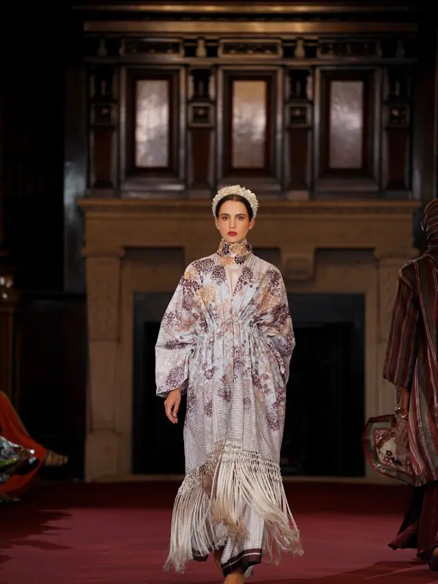 Koleksi Lustrous Whisper