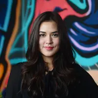"Soalnya waktu Om Chrisye udah merajai industri musik tanah air, aku masih kecil banget. Cuma sedikit lagu-lagu hits beliau yang aku tahu, ada beberapa yang aku belum familiar," ujar pelantun lagu Serba Salah. (Galih W. Satria/Bintang.com)