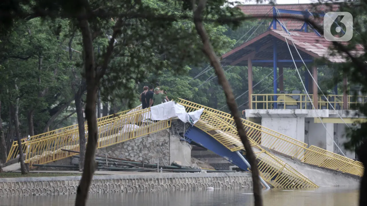 Baru Diresmikan, Jembatan Hutan Kota Kemayoran Ambruk