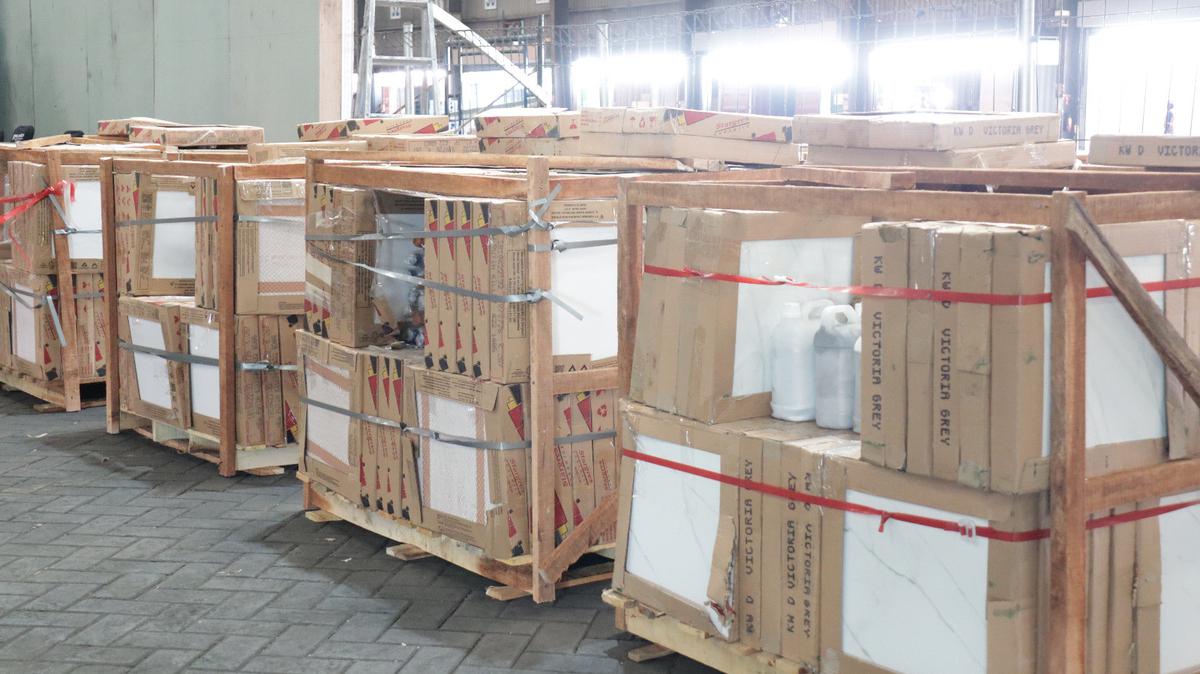Bea Cukai dan Polri menggagalkan penyelundupan 3,4 ton merkuri cair hendak diekspor ke Burkina Faso, Afrika Barat.