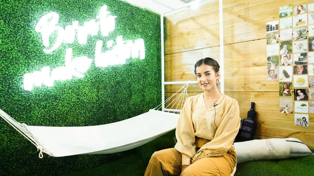 Tasya Farasya di booth Avoskin JakartaxBeauty