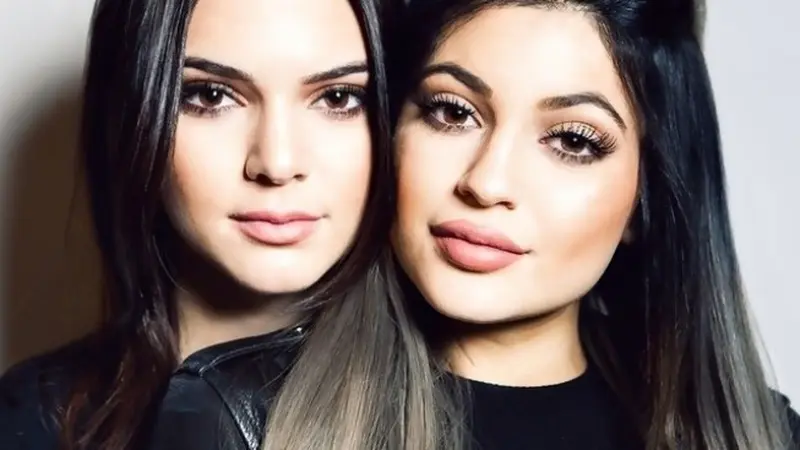 Intip Gaya Hidup Mewah Kylie dan Kendall Jenner di Pinggir Pantai