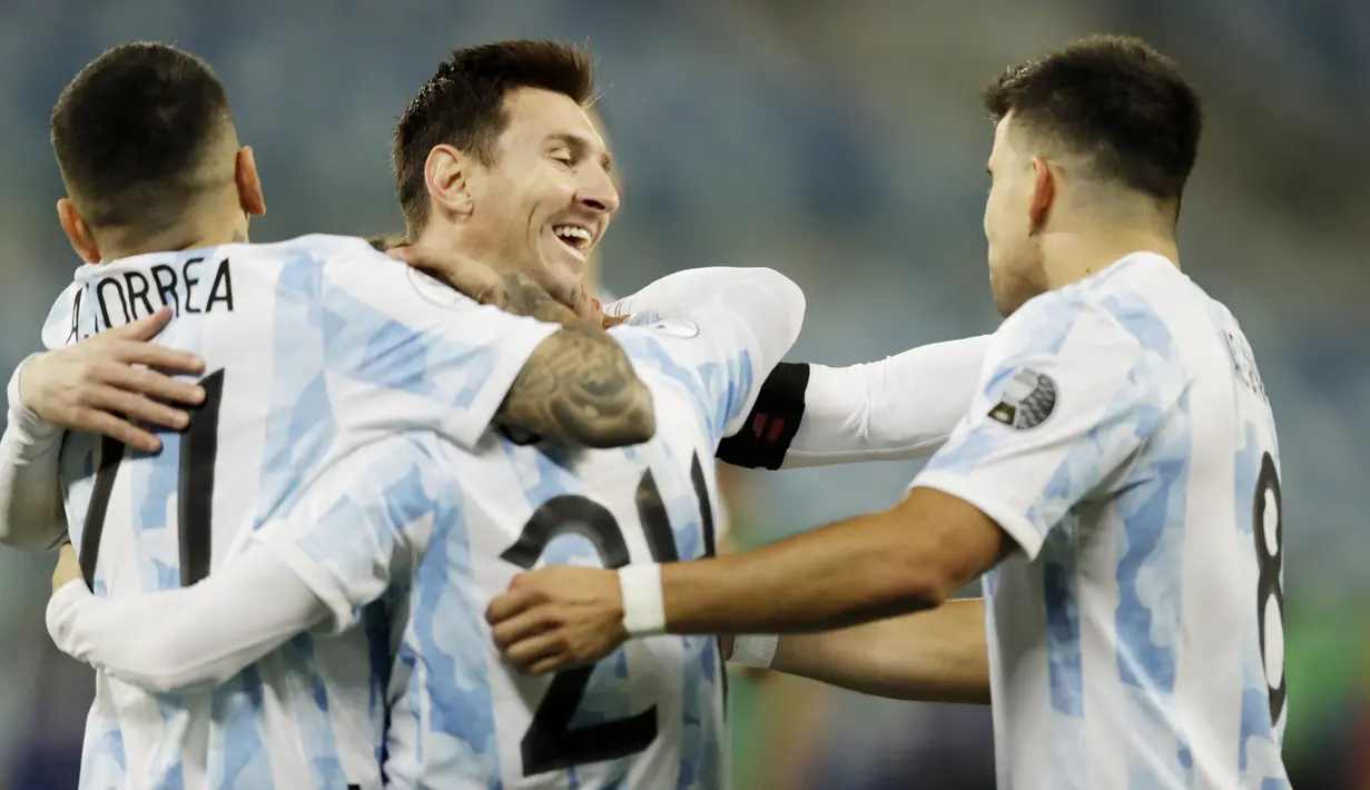 Argentina sukses meraih kemenangan besar dengan skor 4-1 atas Bolivia pada laga kelima Grup A Copa America 2021 di Stadion Arena Pantanal, Brasil, Selasa (29/6/2021). (AP/Bruna Prado)