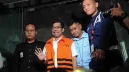 Setelah diperiksa hampir delapan jam, Walikota Palembang Romi Herton ditahan di Rutan Guntur, Jakarta, Kamis (10/7/14). (Liputan6.com/Faisal R Syam)