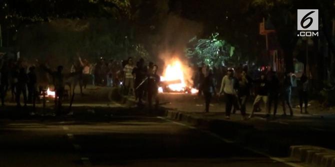 VIDEO: Akibat Saling Ejek, 2 Kelompok Suporter Terlibat Tawuran