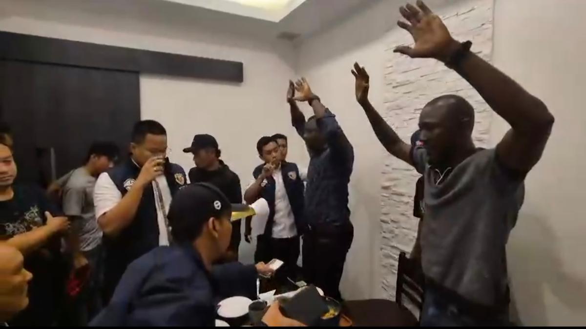 Polisi Tangkap Dua Warga Liberia Pelaku Penipuan Modus 'Black Dollar' di Jakarta