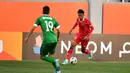 <p>Pemain Timnas Indonesia U-20, Kakang Rudianto menguasai bola saat menghadapi Irak U-20 pada laga matchday pertama Grup A Piala Asia U-20 2023 di Lokomotiv Stadium, Tashkent, Uzbekistan, Rabu (1/3/2023). (the-afc.com)</p>