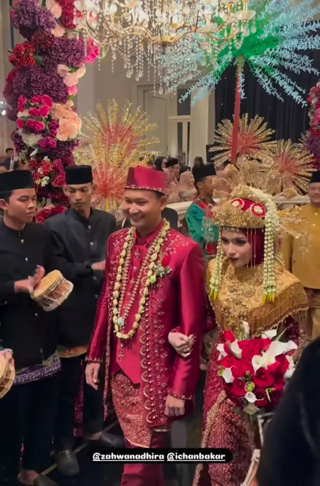 Mahfud MD ngunduh mantu, ini 10 potret resepsi Royhan Akbar dan Zahwa Nadhira pakai adat Betawi