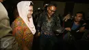 Mantan Menteri Kesehatan Siti Fadilah Supari meninggalkan ruang sidang Pengadilan Tipikor, Jakarta, Senin (6/2). Siti Fadilah Supari usai menjalani sidang perdana terkait kasus suap pengadaan alat kesehatan (alkes) di Kemenkes. (Liputan6.com/Helmi Afandi)