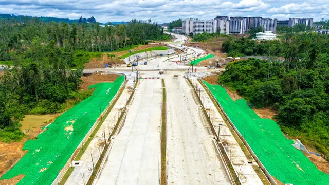 Proyek pembangunan jalan utama di Kawasan Inti Pusat Pemerintahan (KIPP) IKN. (Dok Otorita IKN)