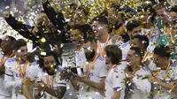 Keberhasilan Real Madrid menjadi juara Piala Super Spanyol menjadi bukti terbaru sentuhan magis Ancelotti. Gelar juara Piala Super Spanyol terasa berharga bagi Ancelotti lantaran menjadi jenis trofi pertama sang pelatih. (AP Photo/Hassan Ammar)