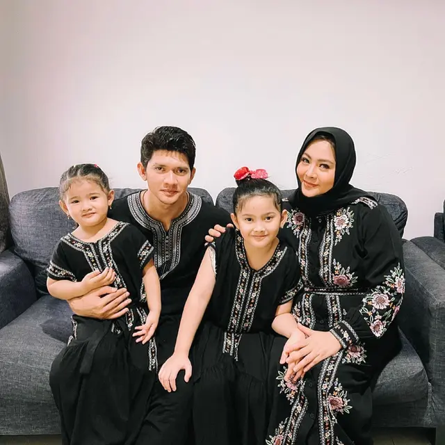 Ingin Punya Anak Laki-Laki, Ini 7 Potret Iko Uwais dan Audy Bersama Buah Hati