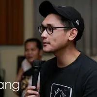 Afgan Syahreza menggelar konser tur lima kota bertajuk Sides, guna memperkenalkan album terbarunya yang berjudul sama dengan konser. Selain memperkenalkan musik barunya, Afgan juga akan medley beberapa lagu dari musisi yang ia suka.