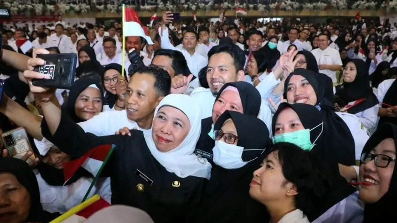 Khofifa berfoto selfie bareng PPPK Jatim. (Istimewa)